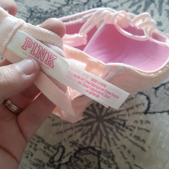 Adorable VS Bra - Picture 4 of 4